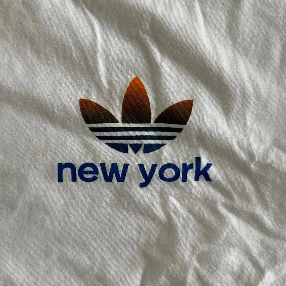 adidas Men's New York Graphic Tee (S)